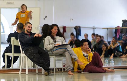 Ein Bild, das die drei ChoreografInnen zeigt